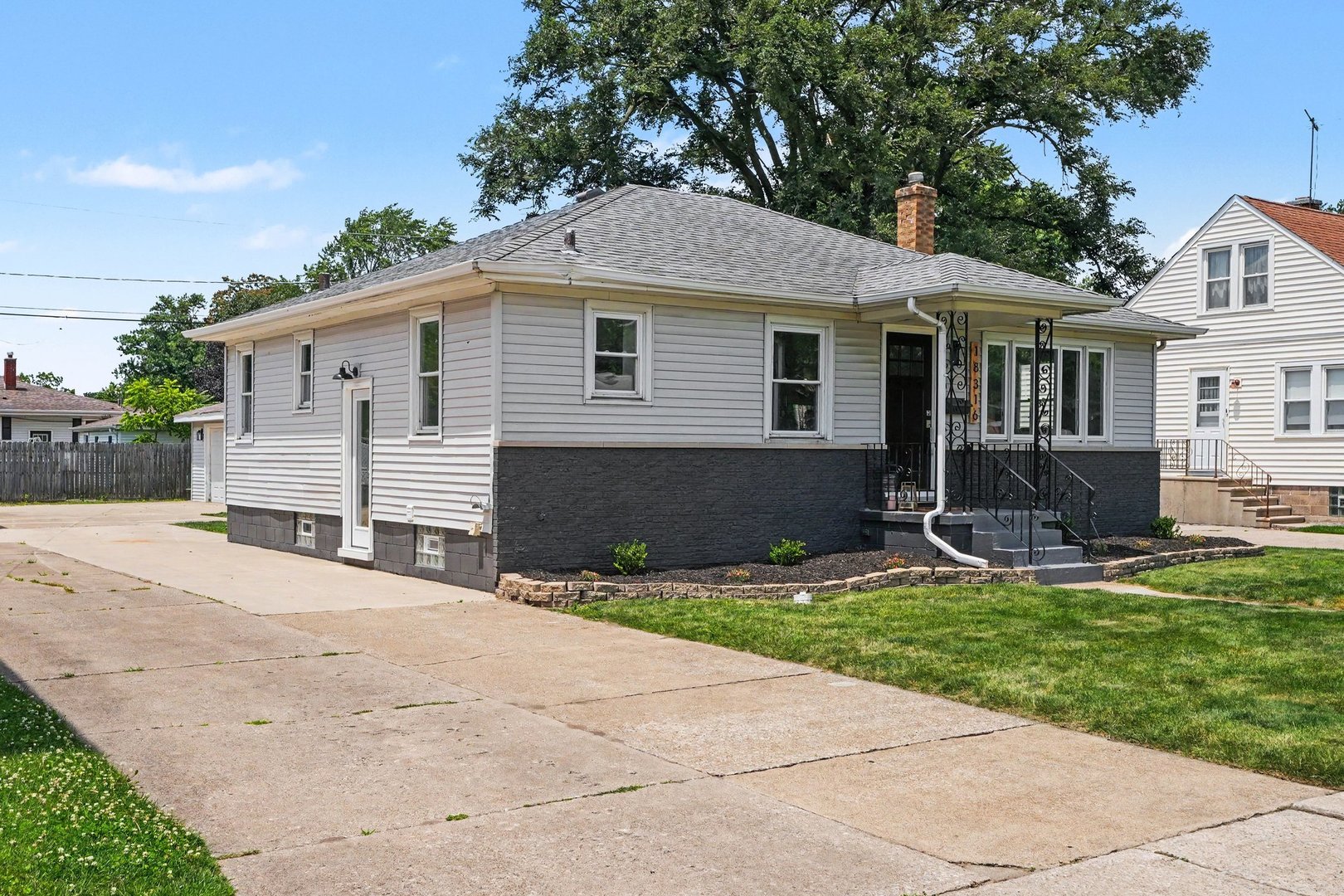 18316 Sherman Street Property Photo 2