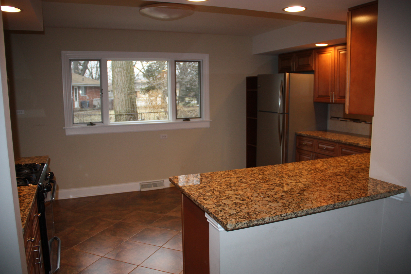 402 E Atwater Avenue Property Photo 4