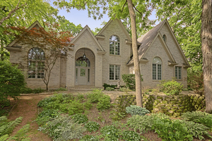 2708 Whiting Court