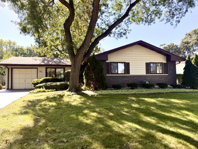 21w331 Ahlstrand Road Property Photo 1