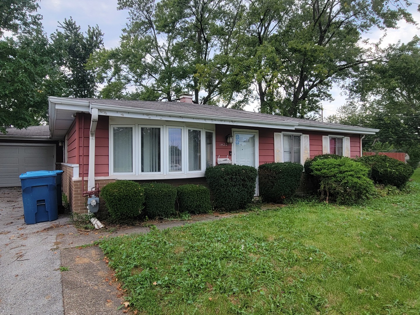 1420 Forest Place Property Photo 1