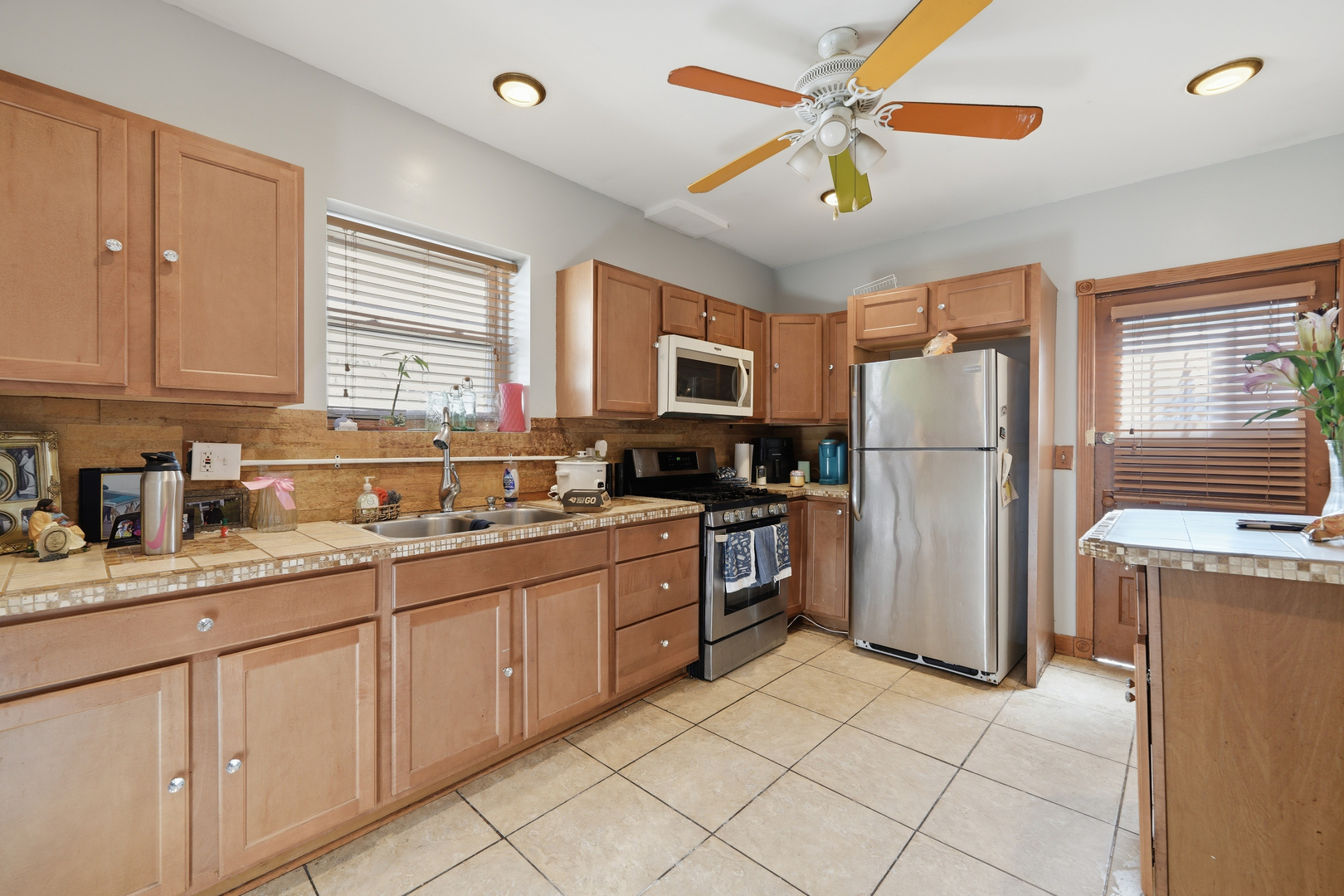 1810 N Linder Avenue Property Photo 6