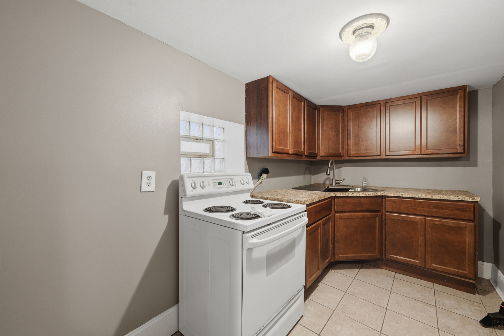 1810 N Linder Avenue Property Photo 24