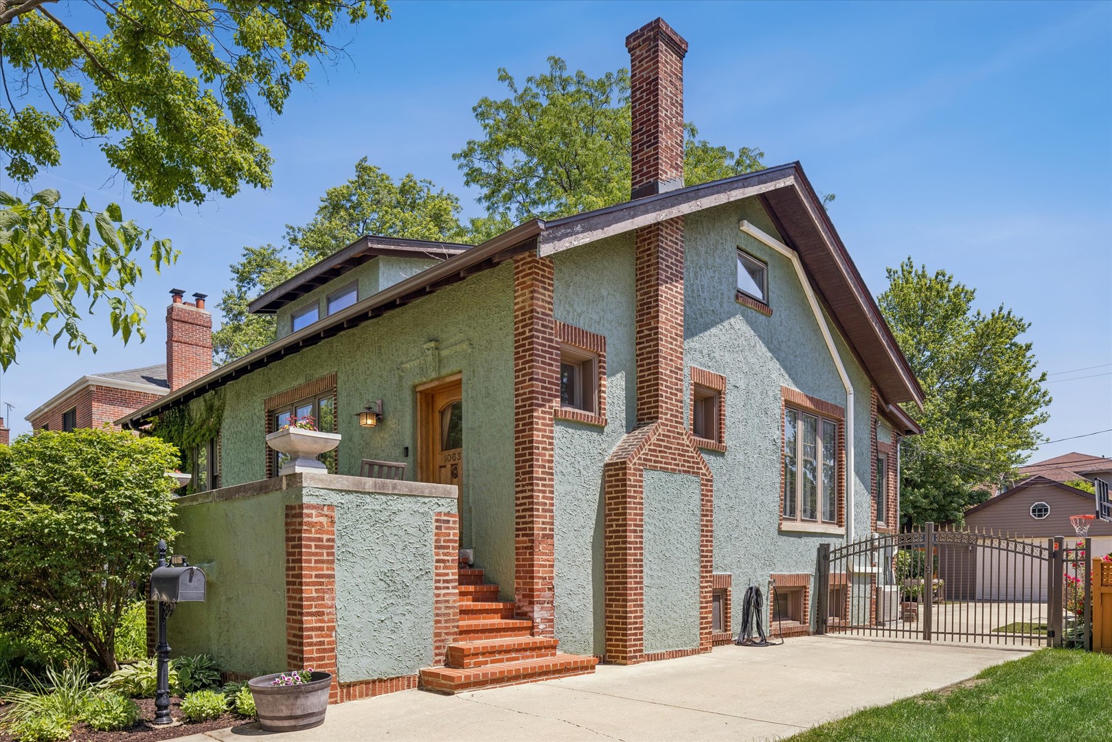 10637 S Oakley Avenue Property Photo 1