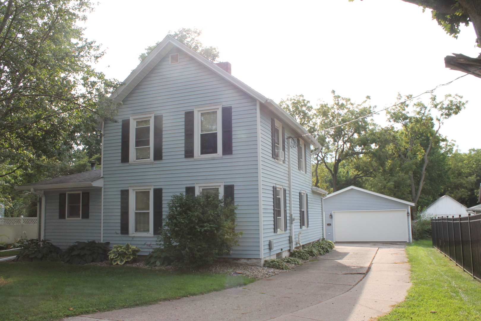 235 S Stewart Street Property Photo 4