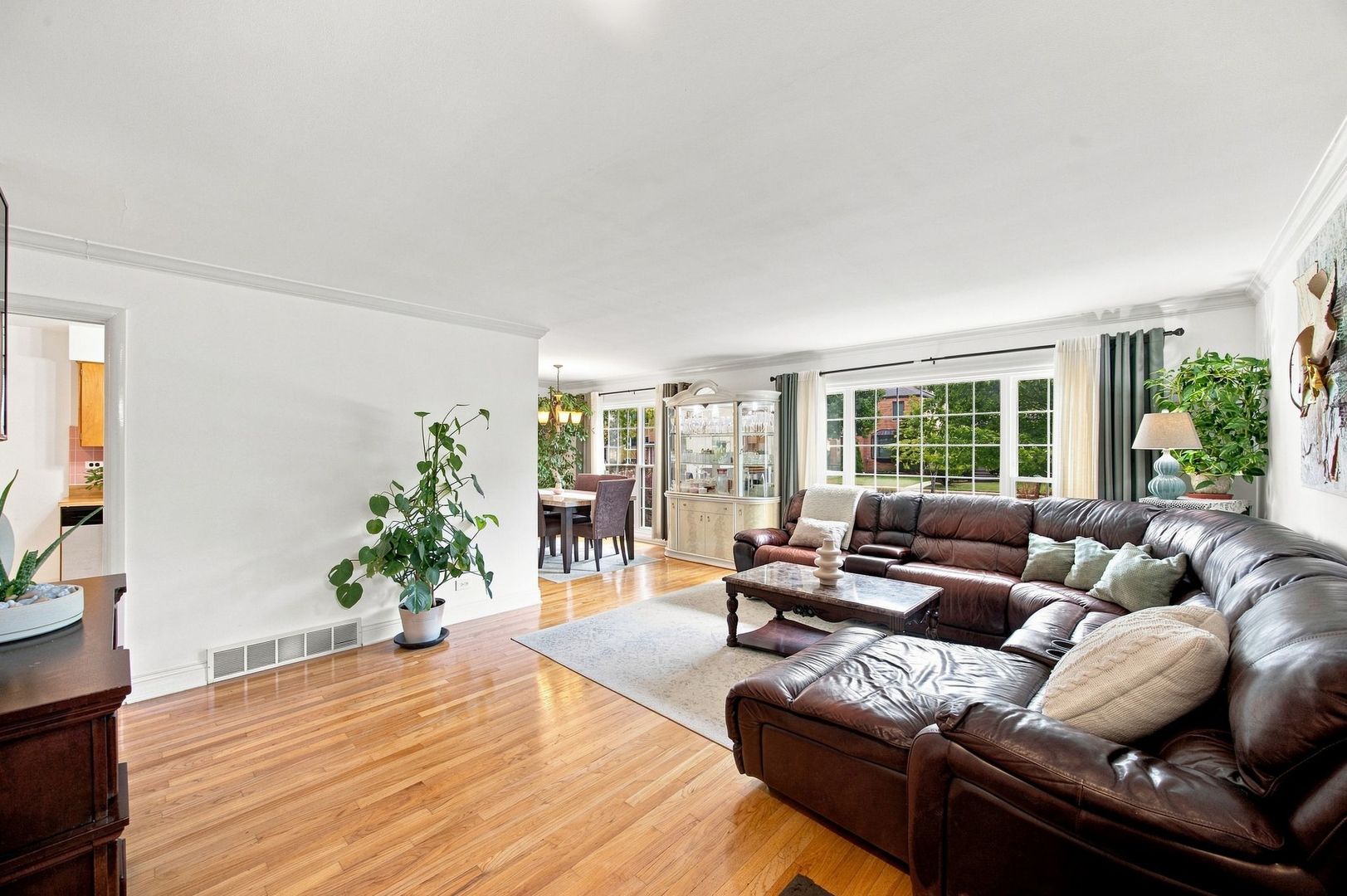 8626 Saint Louis Avenue Property Photo 3