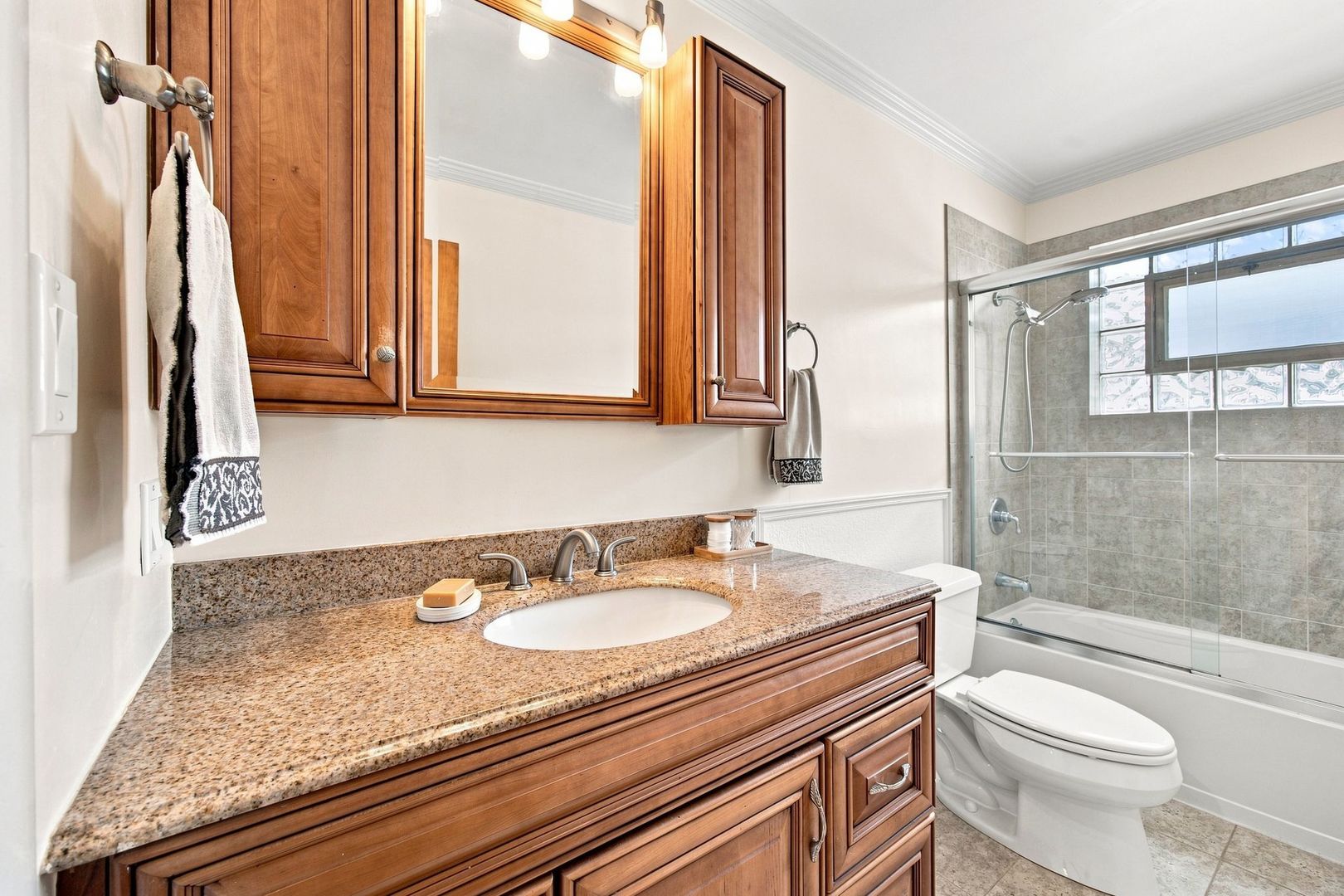 8626 Saint Louis Avenue Property Photo 10