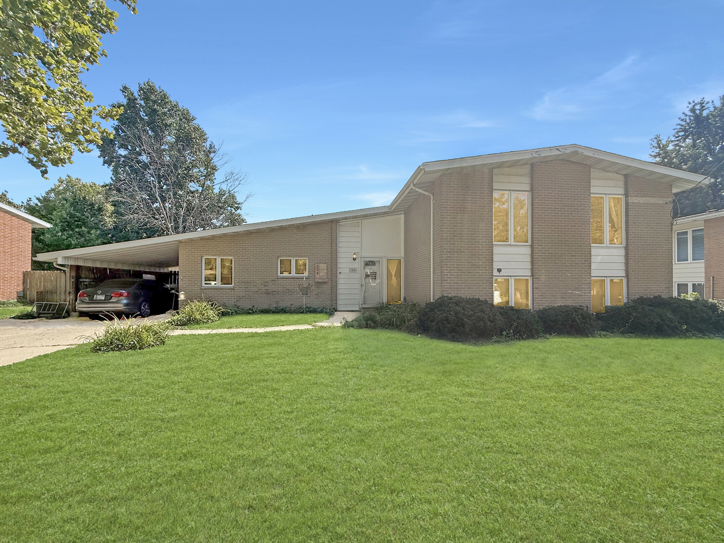 306 Naples Drive Property Photo 1