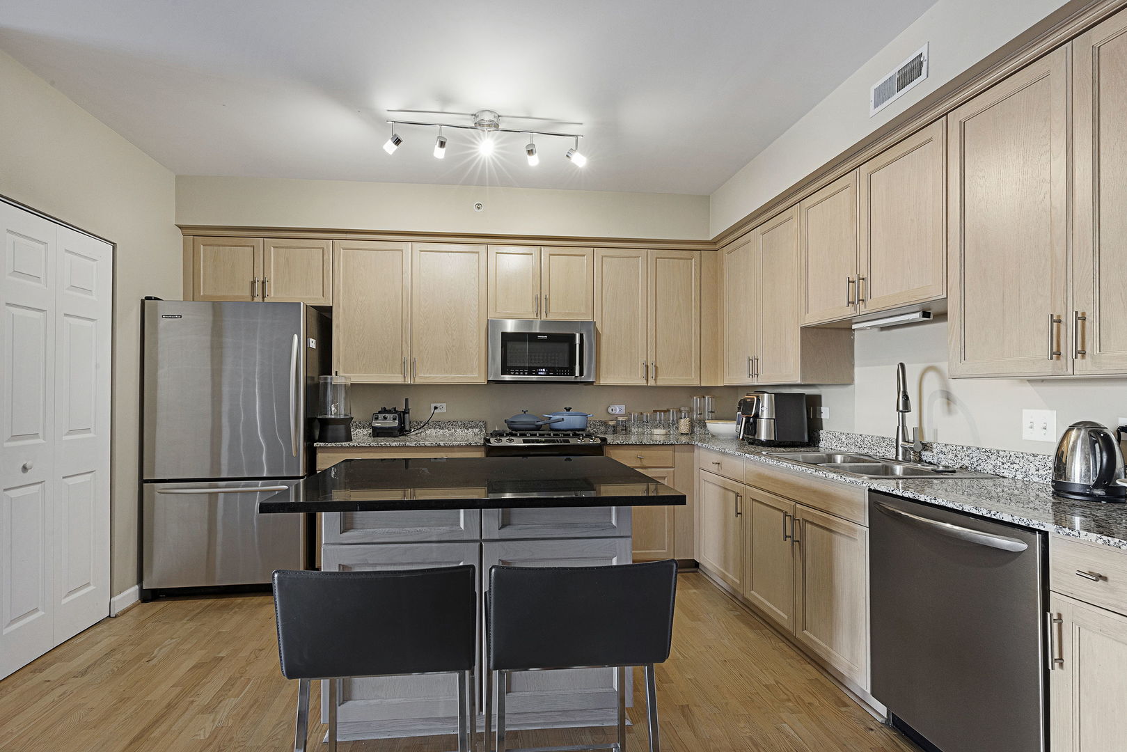 8300 Callie Avenue 601 Property Photo 7