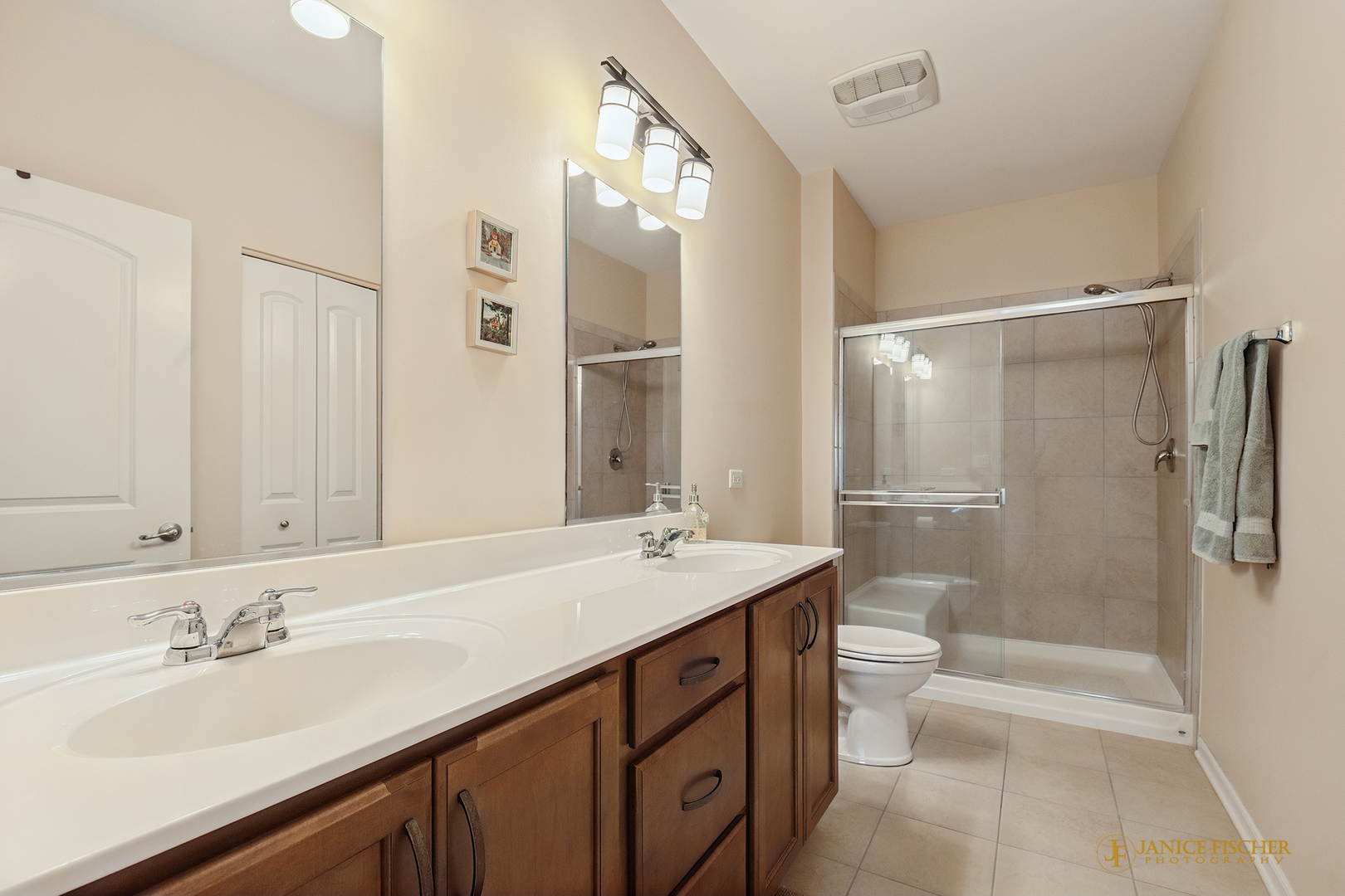 545 N Falls Circle Property Photo 11