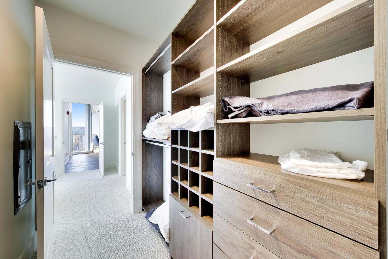 363 E Wacker Drive 4803 Property Photo 13
