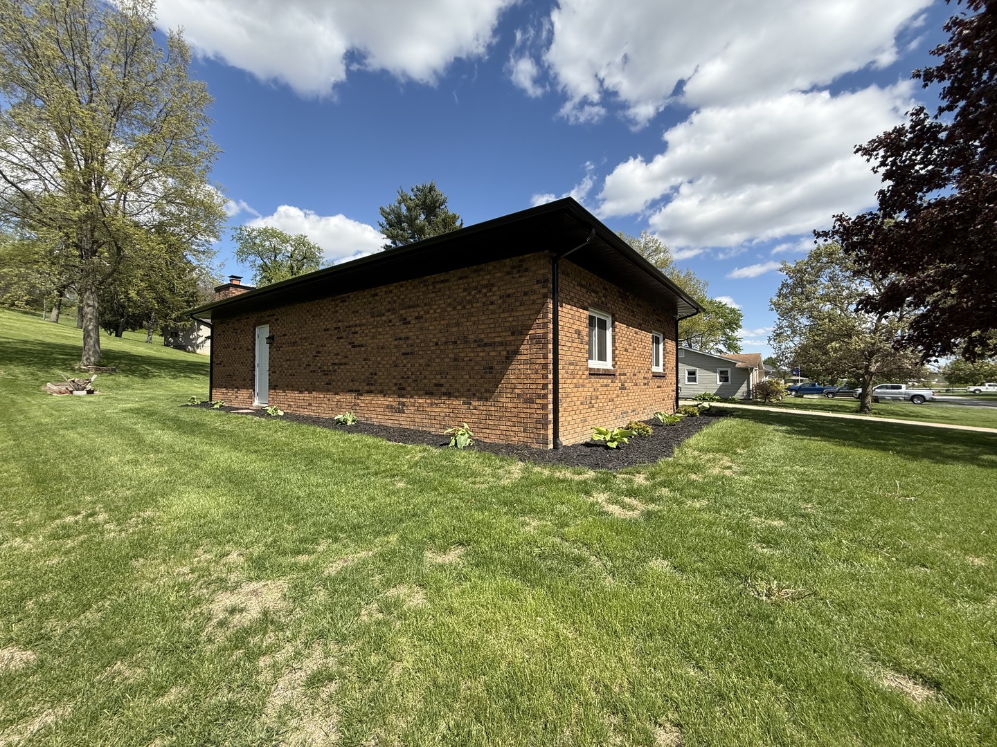 4065 Pinebrook Lane Property Photo 4