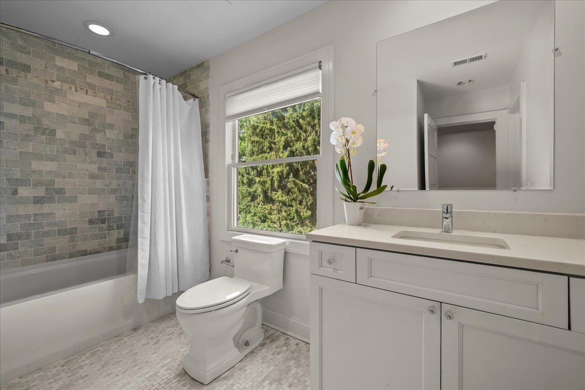 431 Sheridan Road Property Photo 38