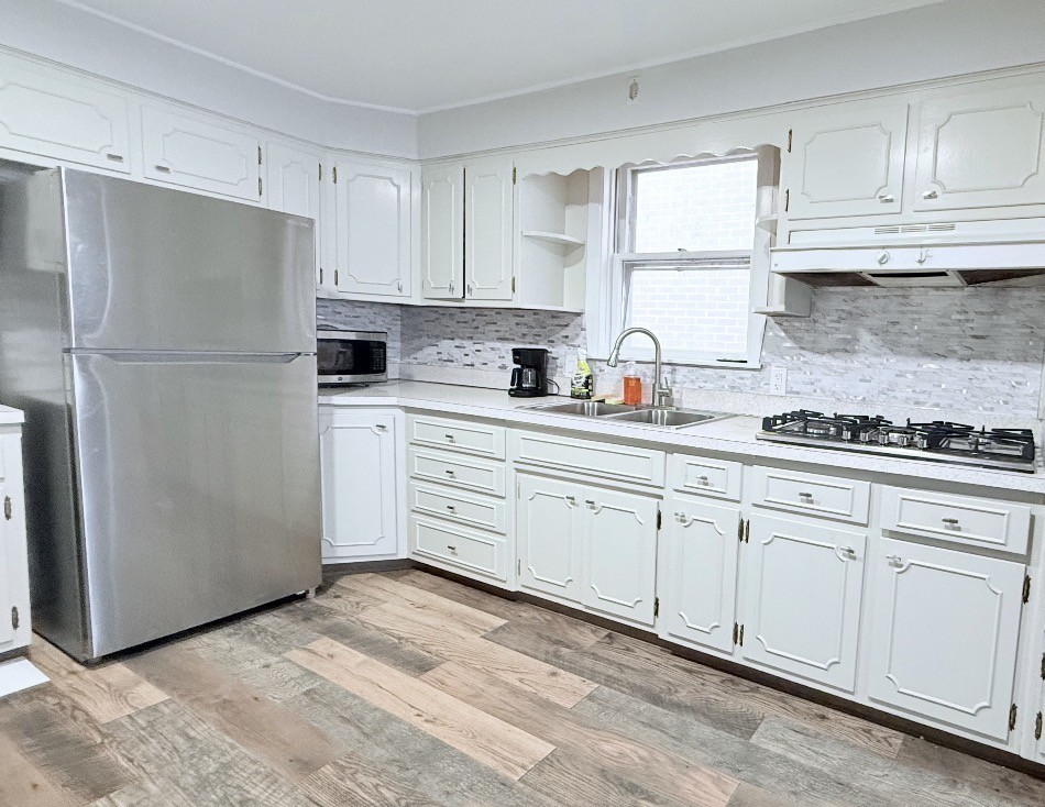 956 W 36th Street Property Photo 2