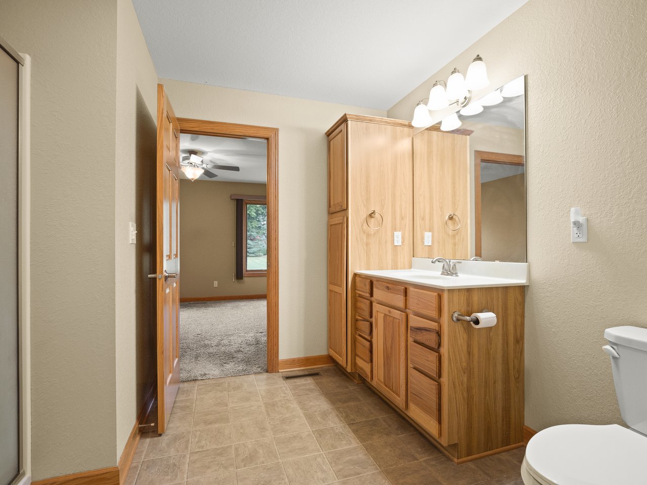 713 Birch Street Property Photo 23