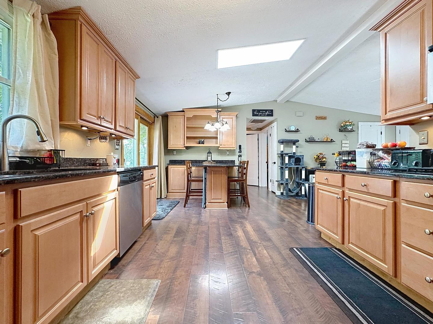 1810 Louise Street Property Photo 10