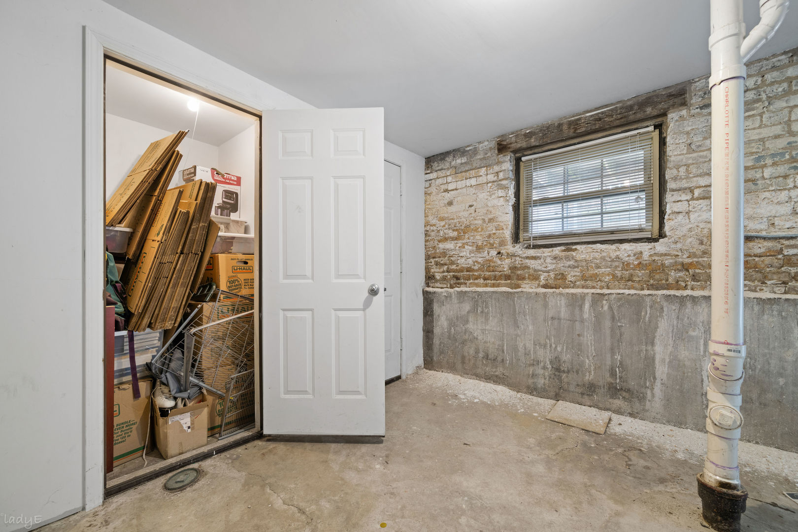 1622 W Wallen Avenue 2s Property Photo 10