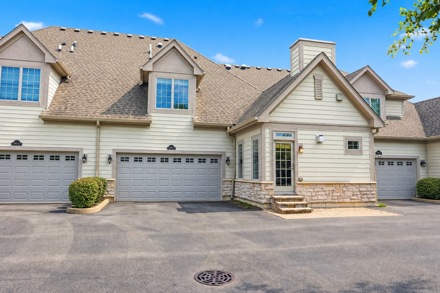 240 Regency Court C Property Photo 1