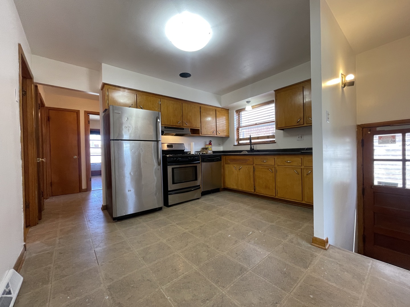 5819 S Narragansett Avenue Property Photo 5
