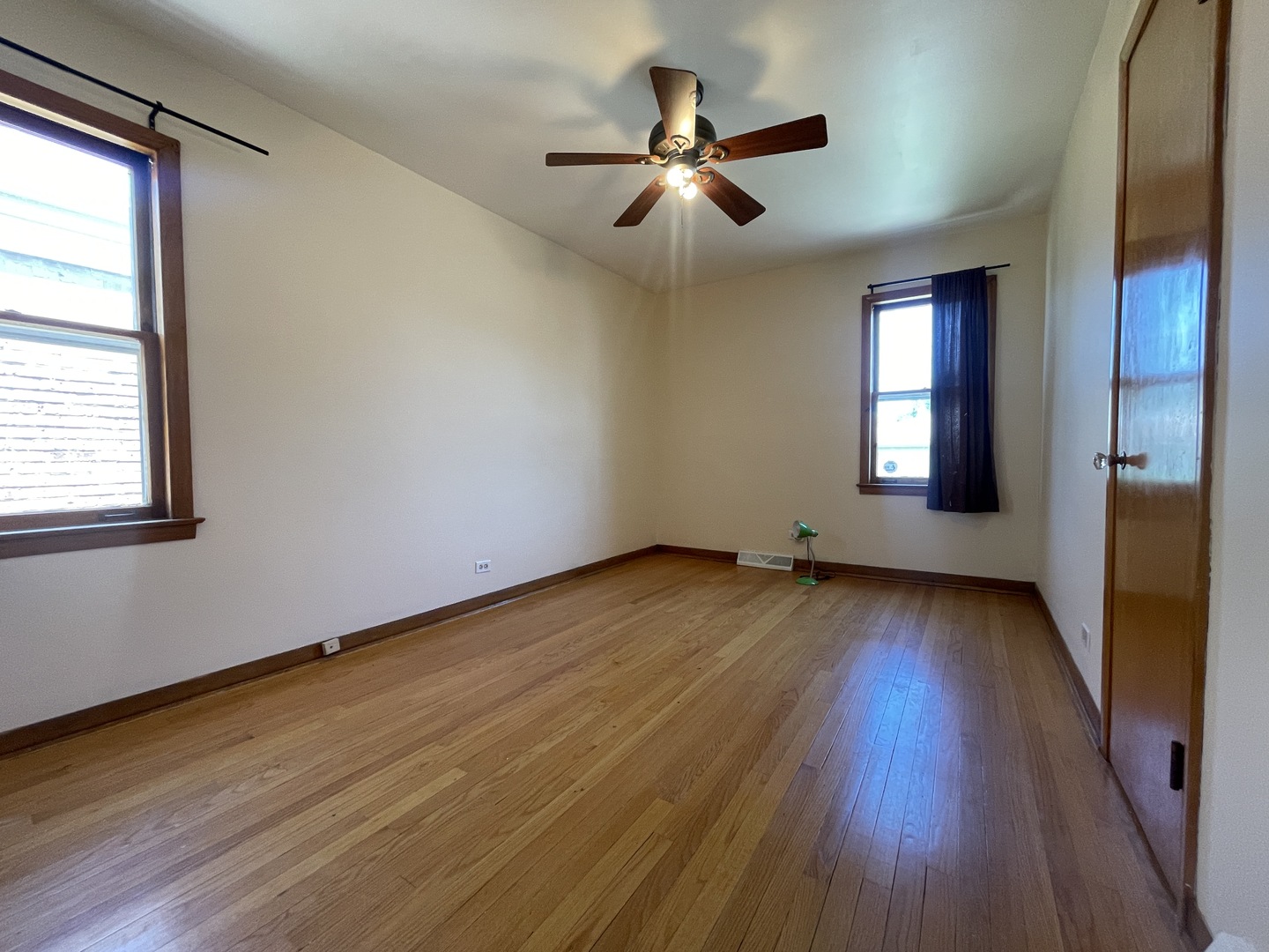 5819 S Narragansett Avenue Property Photo 6