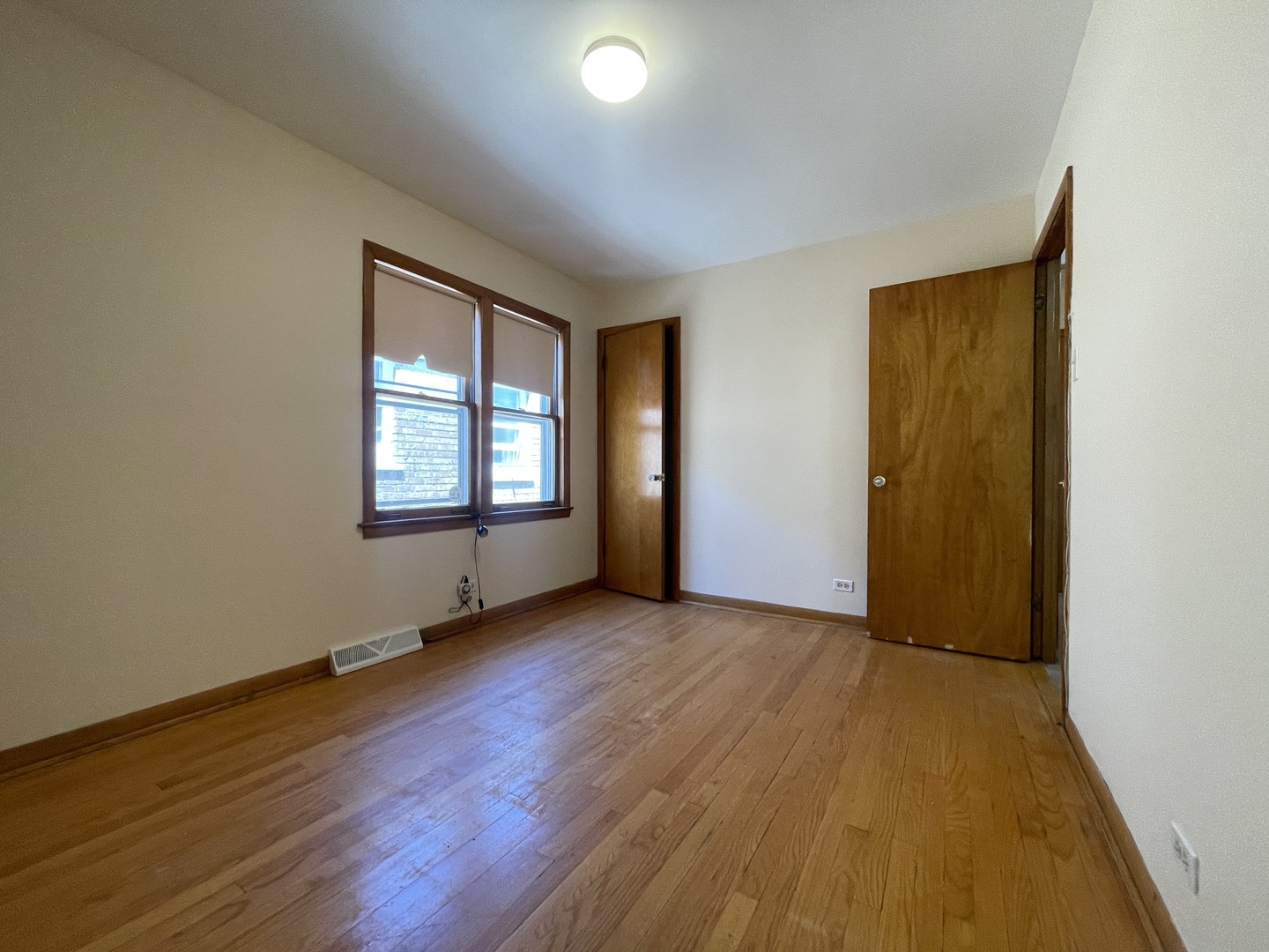 5819 S Narragansett Avenue Property Photo 8