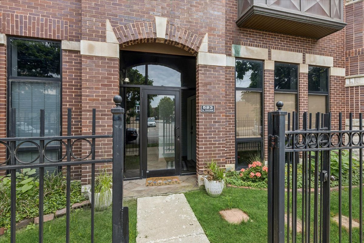 523 N Racine Avenue 1 Property Photo 1