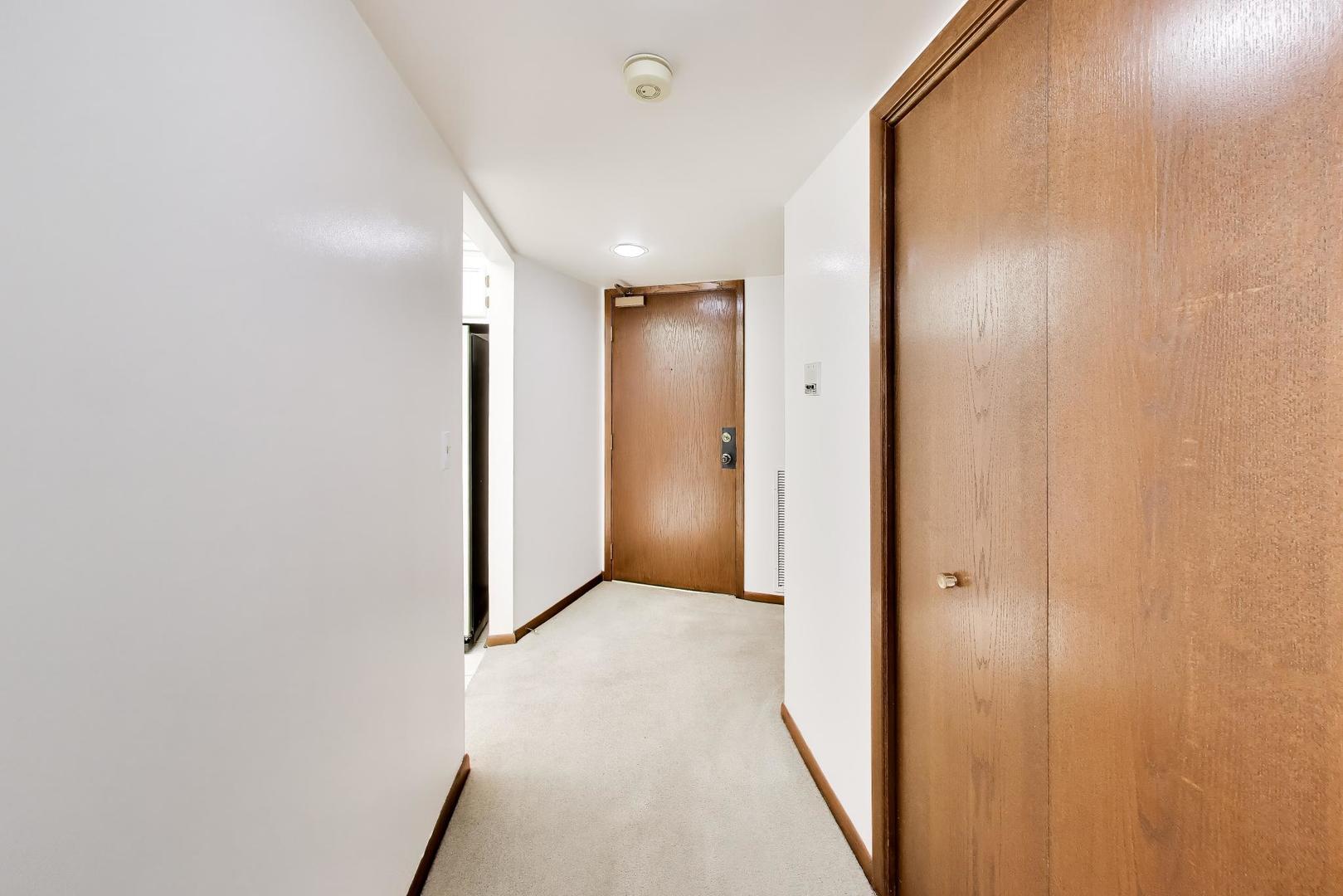 901 Center Street 403 Property Photo 13