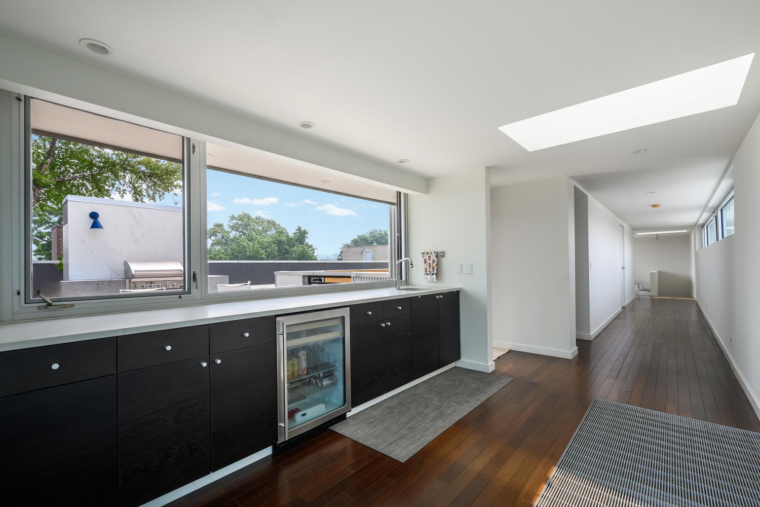 2041 W Roscoe Street Ph Property Photo 5