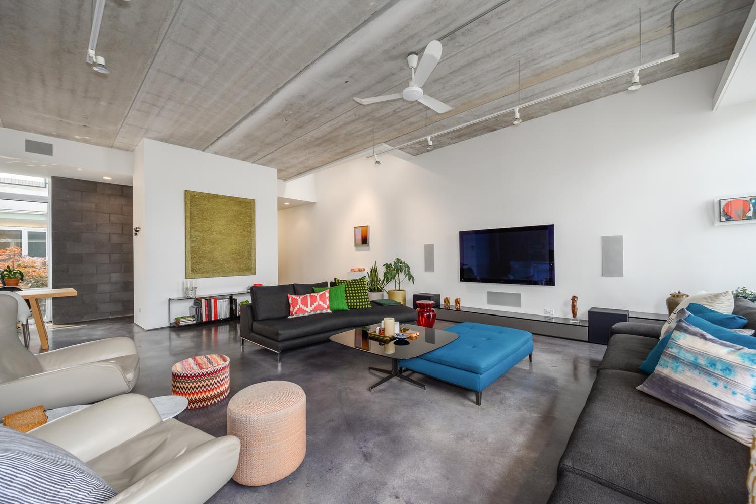 2041 W Roscoe Street Ph Property Photo 8