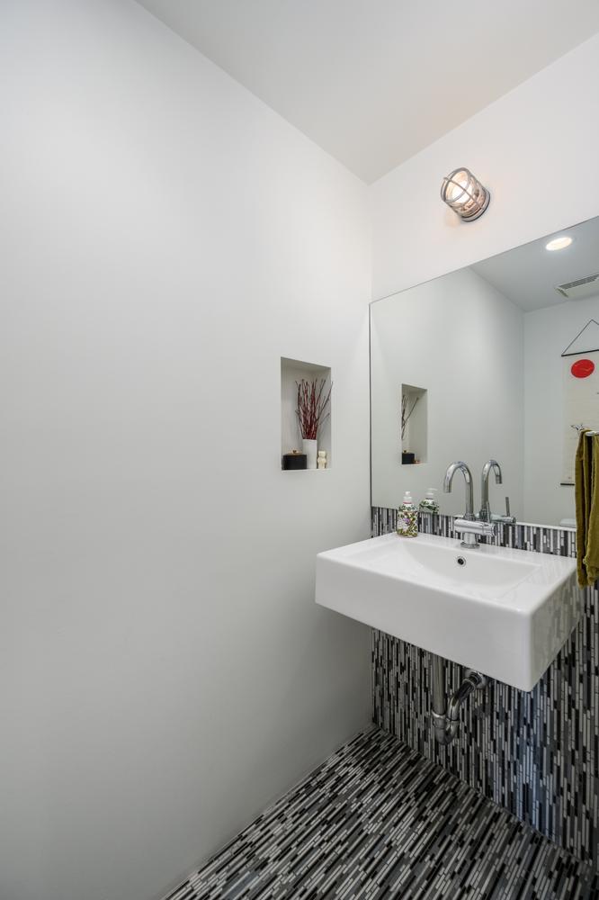 2041 W Roscoe Street Ph Property Photo 17
