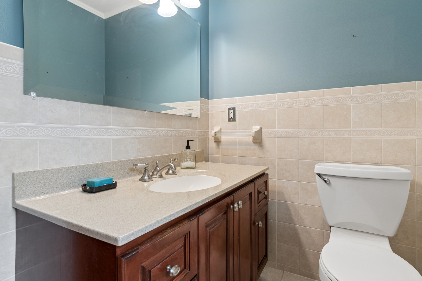 1191 S Batavia Avenue Property Photo 18