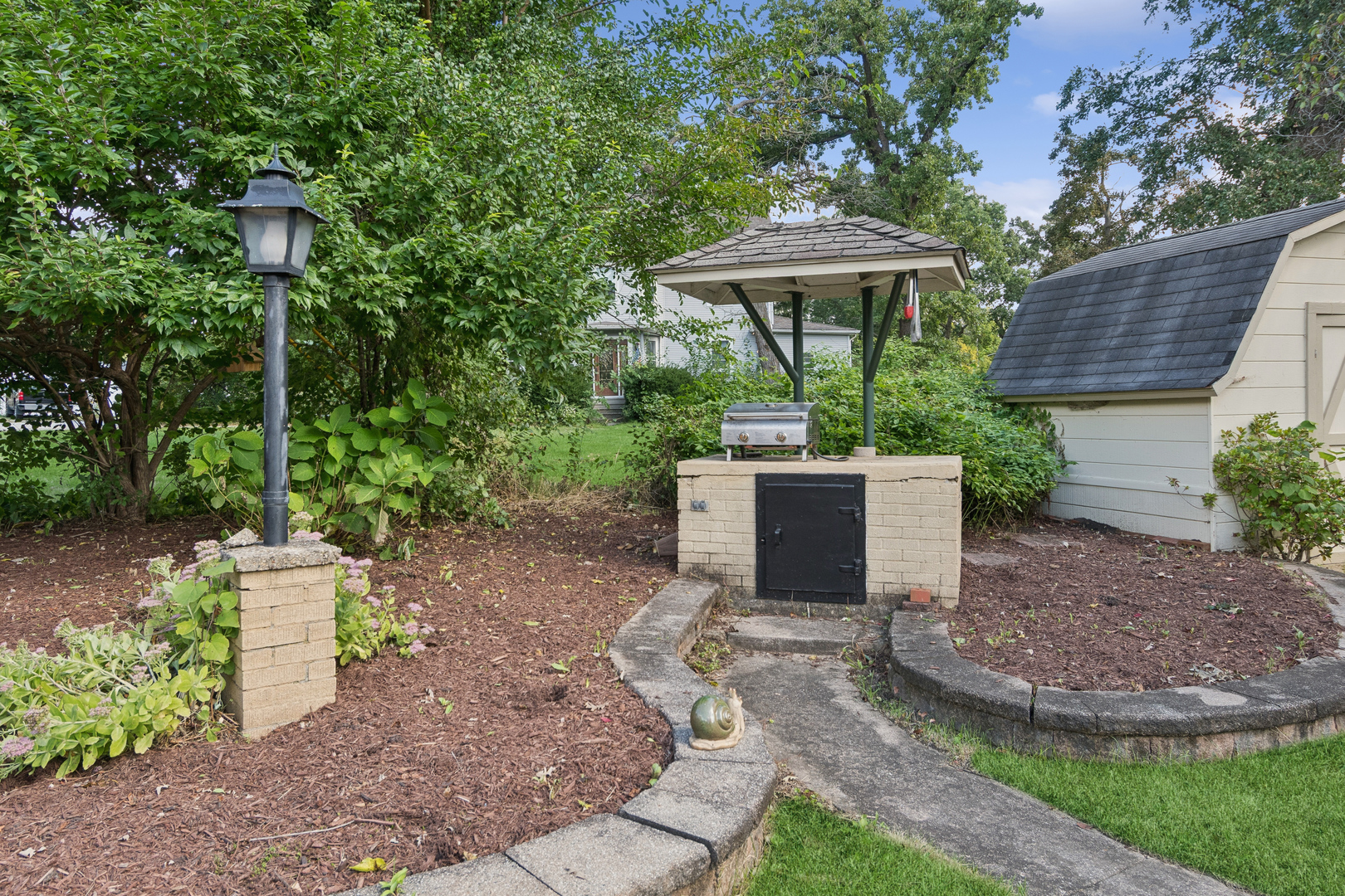 1191 S Batavia Avenue Property Photo 26