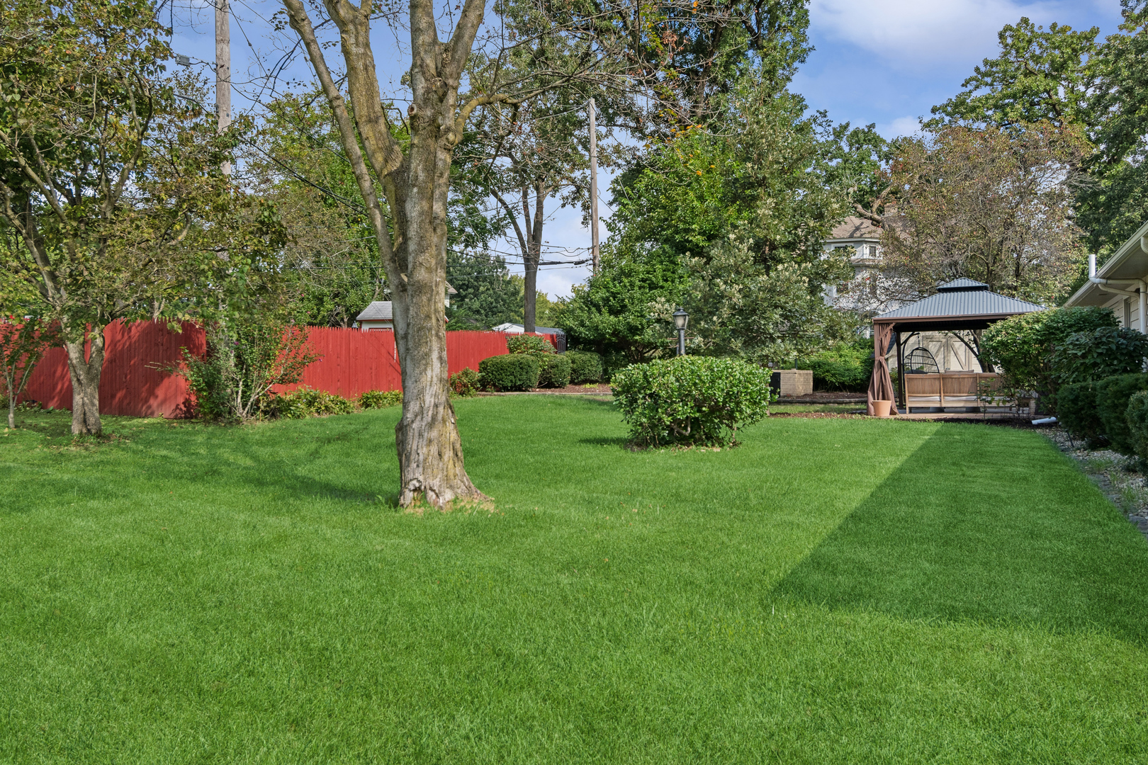 1191 S Batavia Avenue Property Photo 28