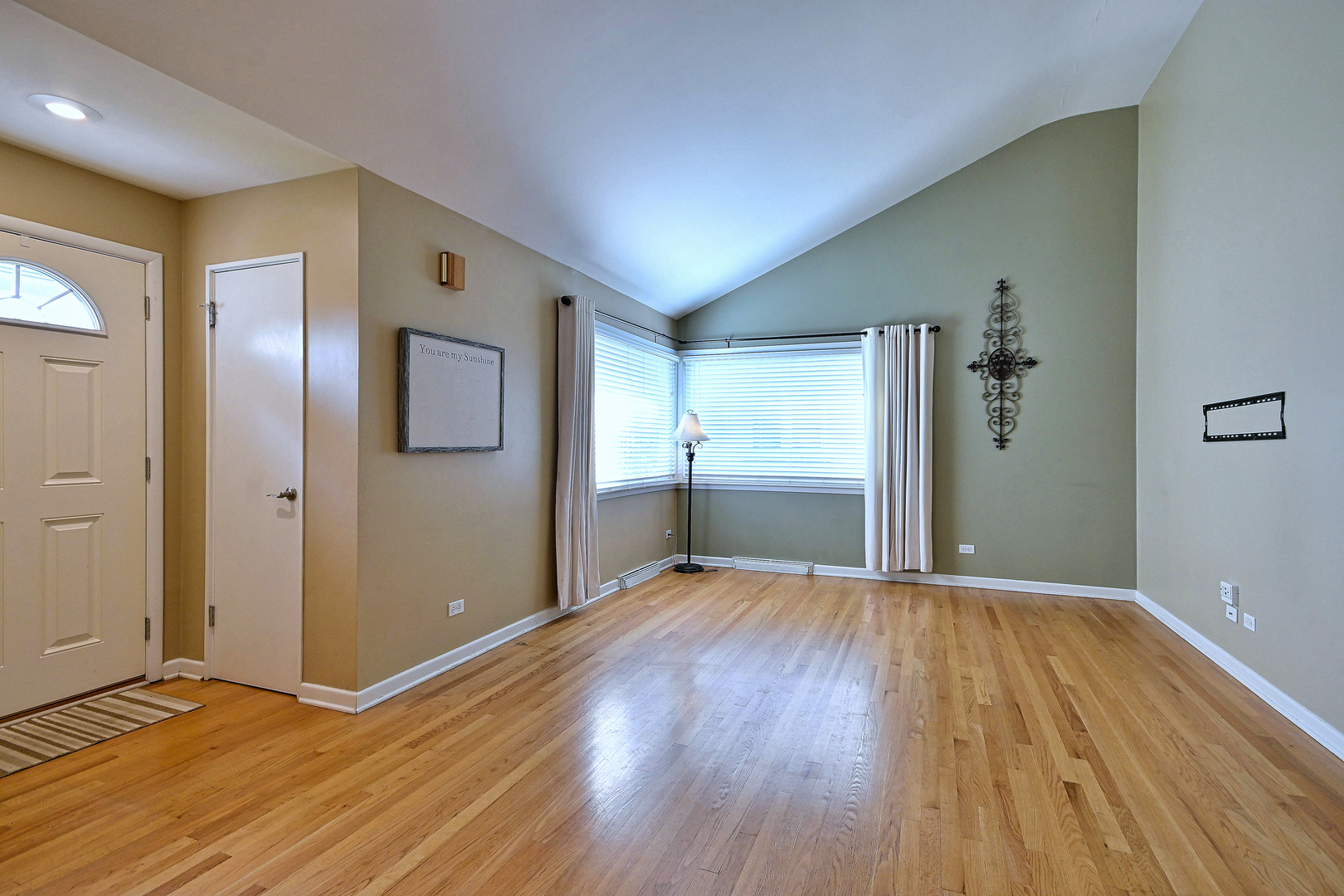 482 E Park Avenue Property Photo 4