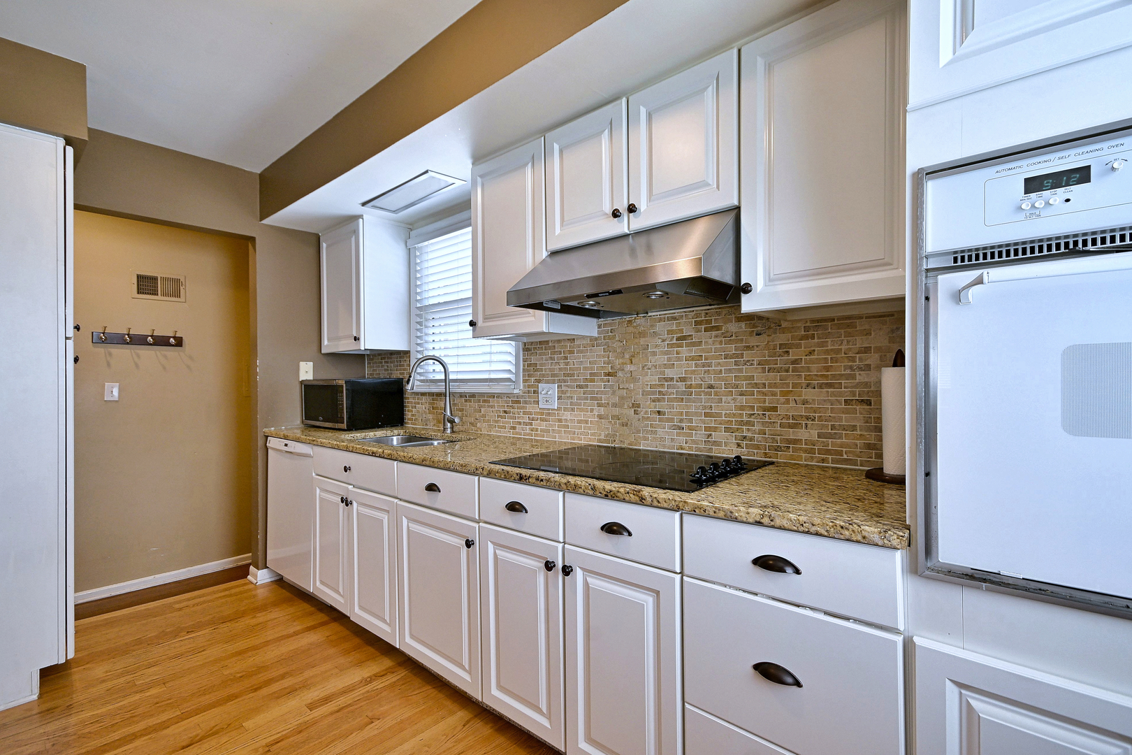 482 E Park Avenue Property Photo 10