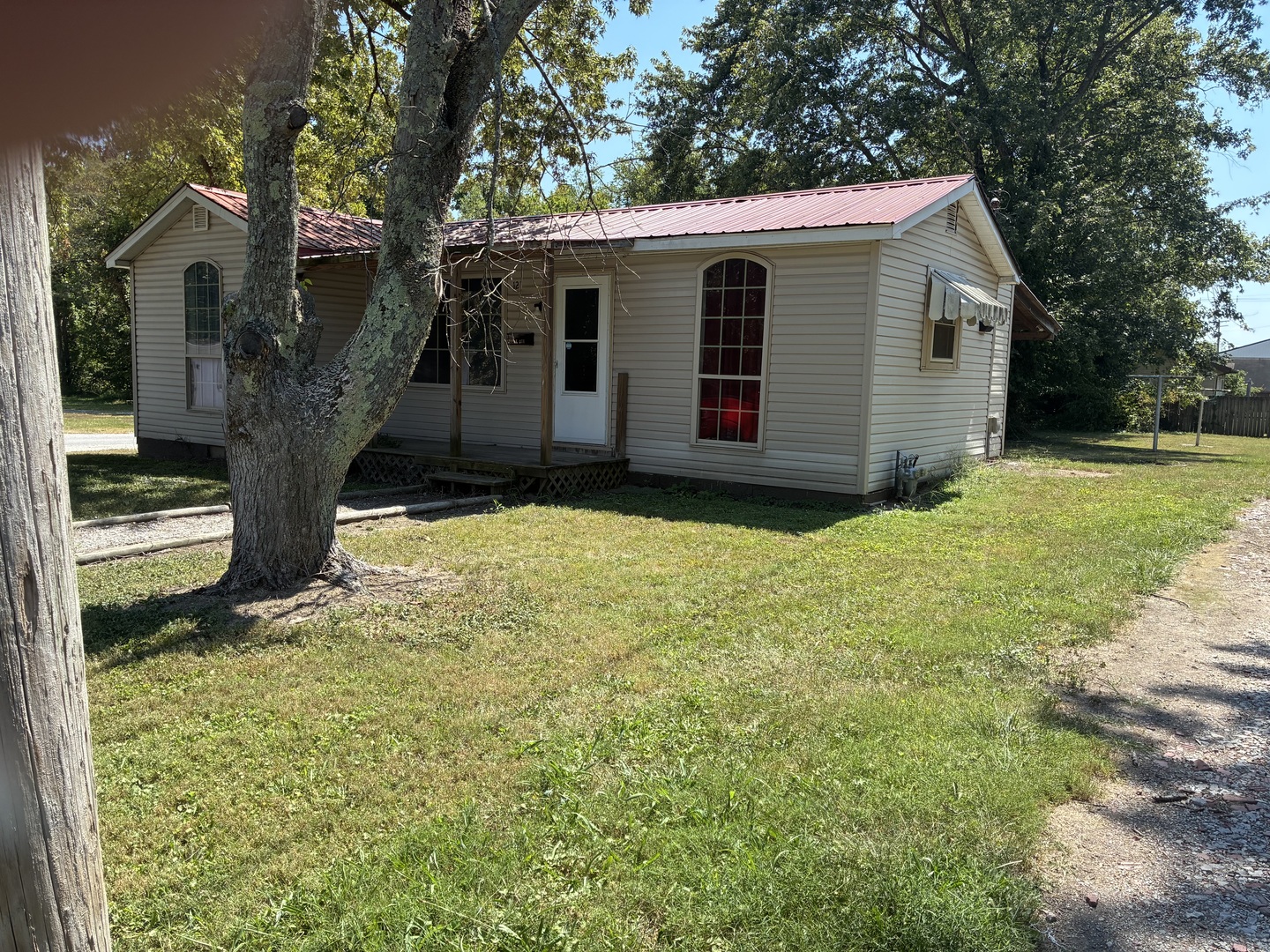 121 E Opdyke Avenue Property Photo 2