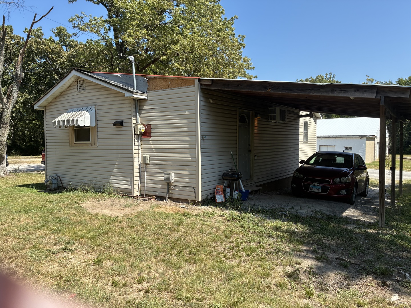 121 E Opdyke Avenue Property Photo 3