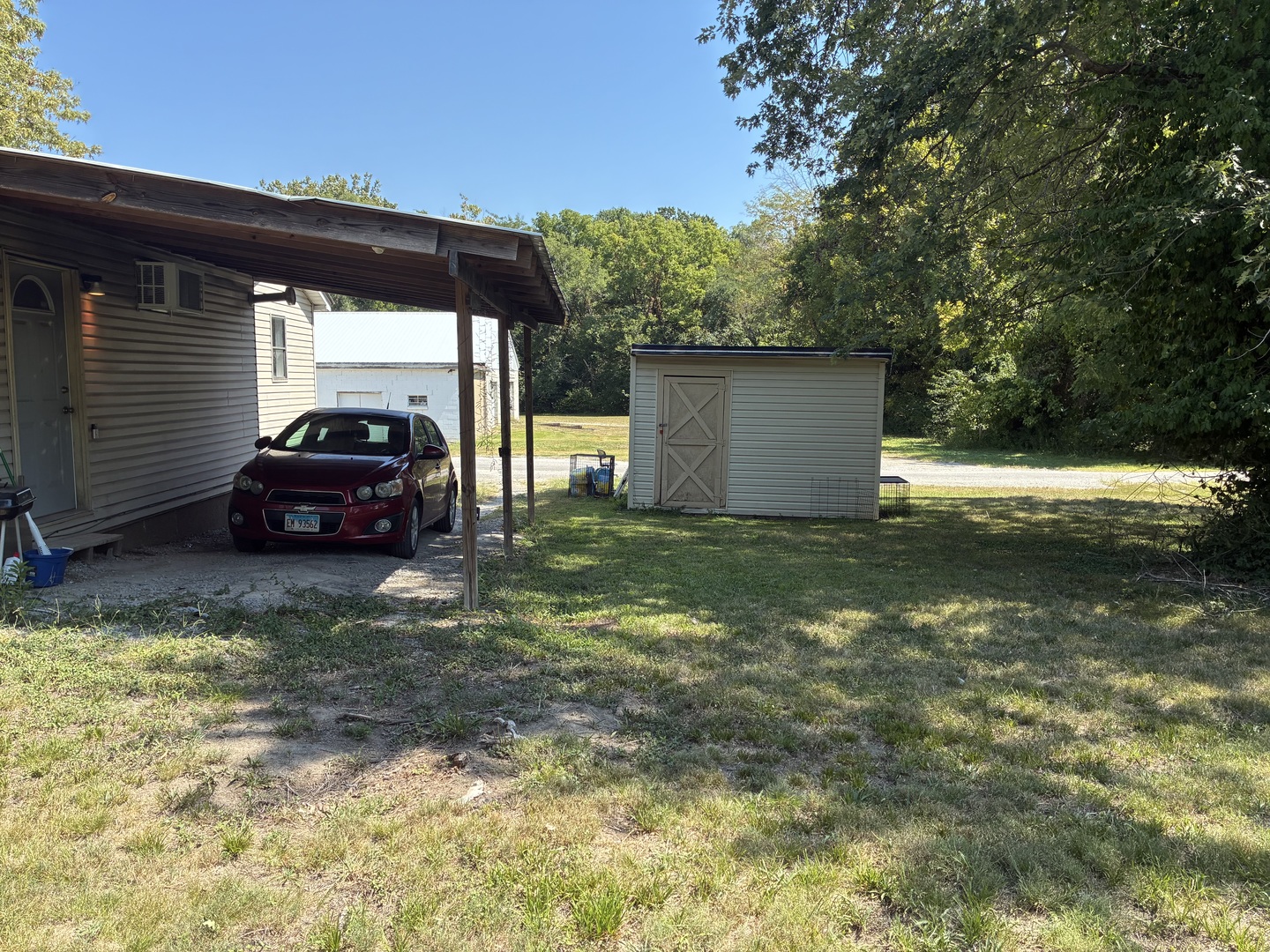 121 E Opdyke Avenue Property Photo 4