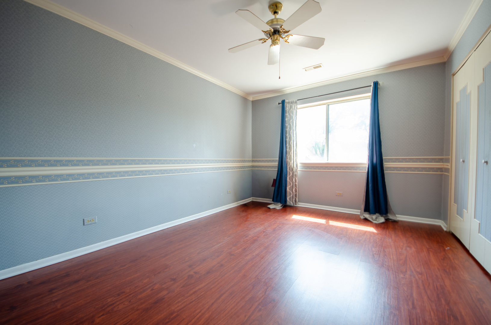916 S Plum Grove Road 223 Property Photo 10
