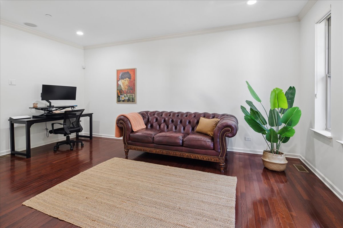 6347 Hennings Court Property Photo 4