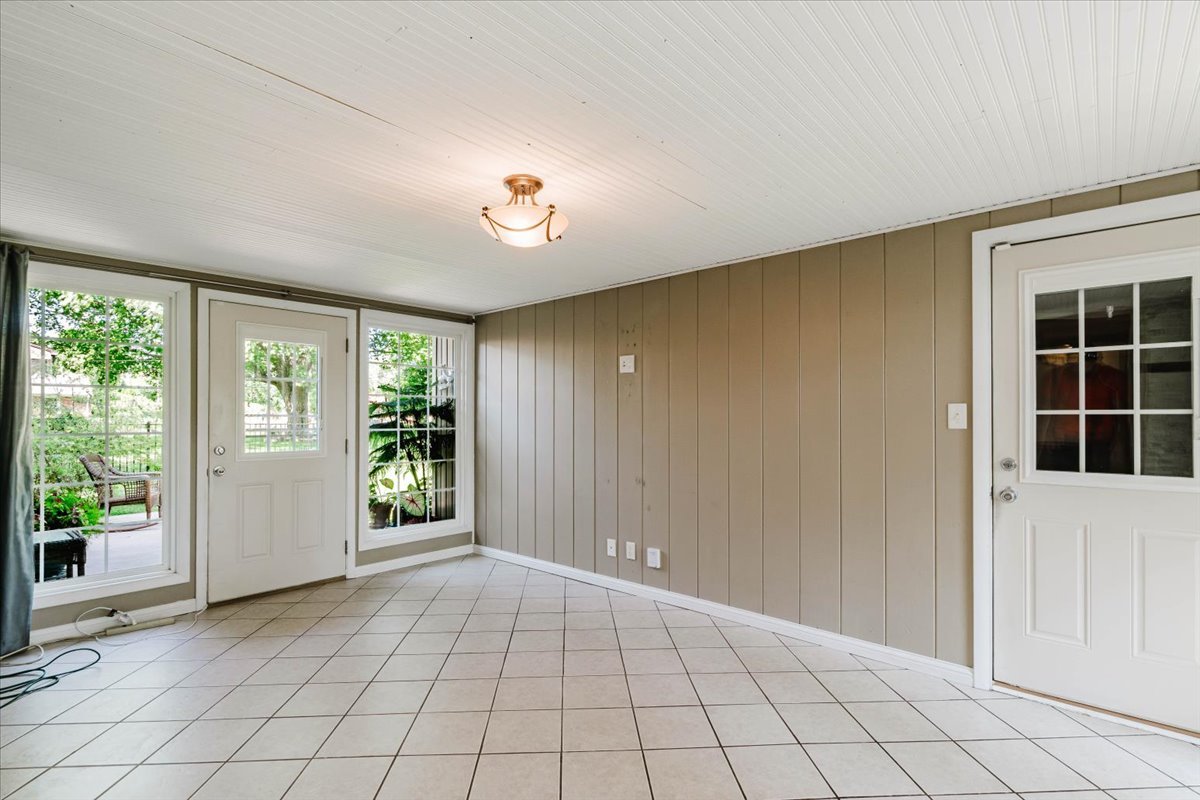 914 Hastings Drive Property Photo 15