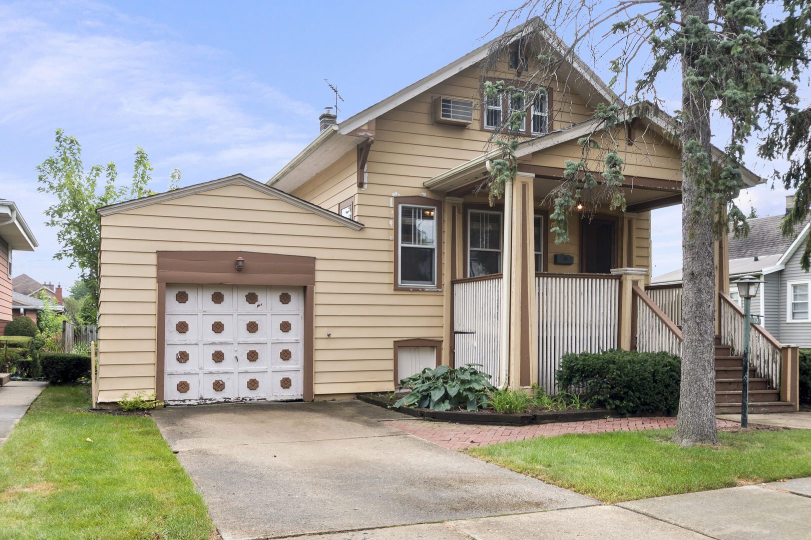 17 N Chester Avenue Property Photo 1