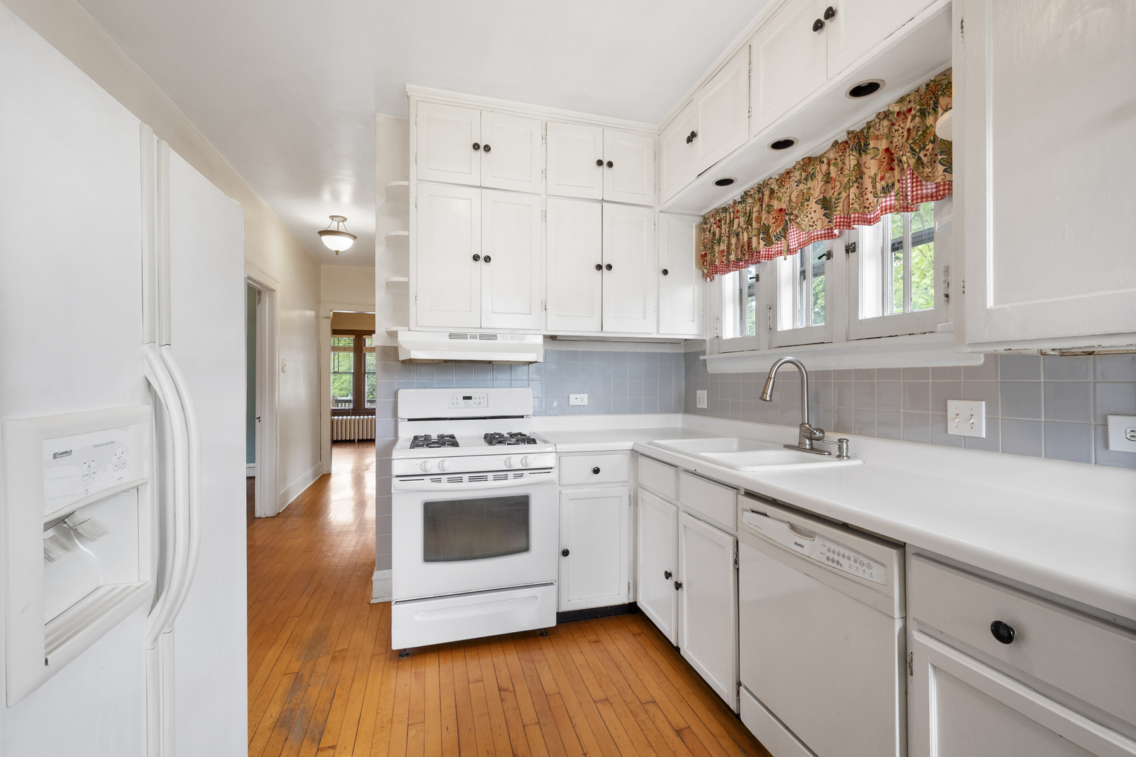 17 N Chester Avenue Property Photo 6