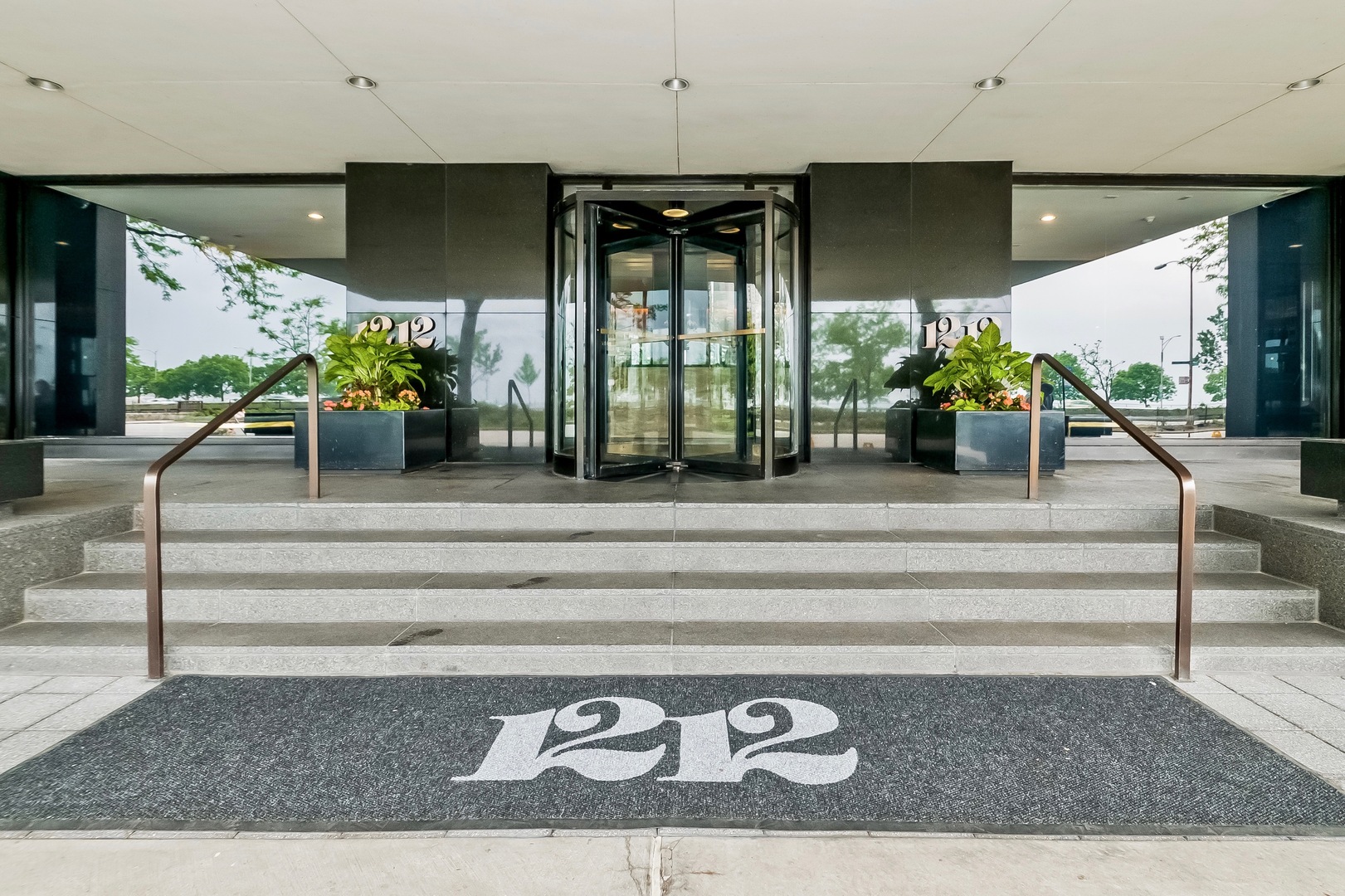 1212 N Lake Shore Drive 16as Property Photo 2