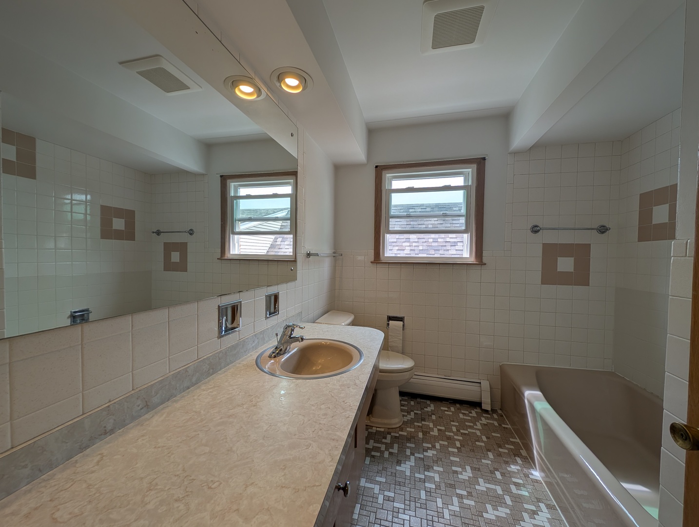 6537 N Natoma Avenue 2 Property Photo 9