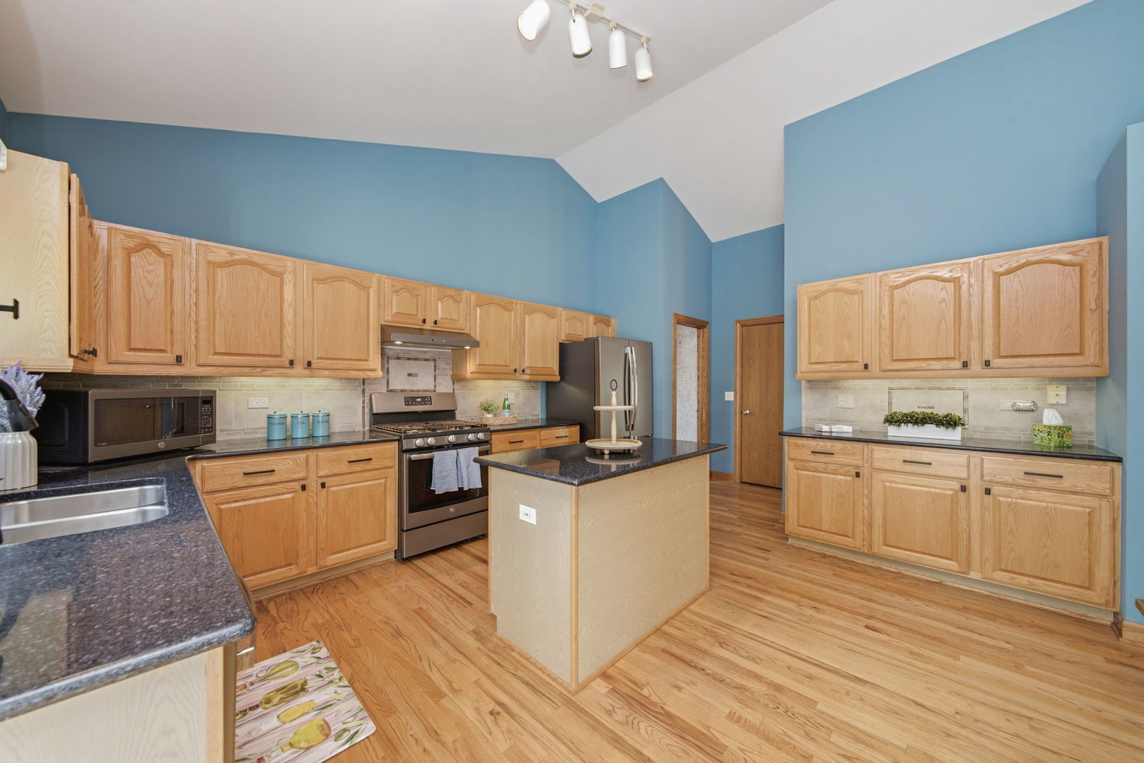 531 Amherst Drive Property Photo 7