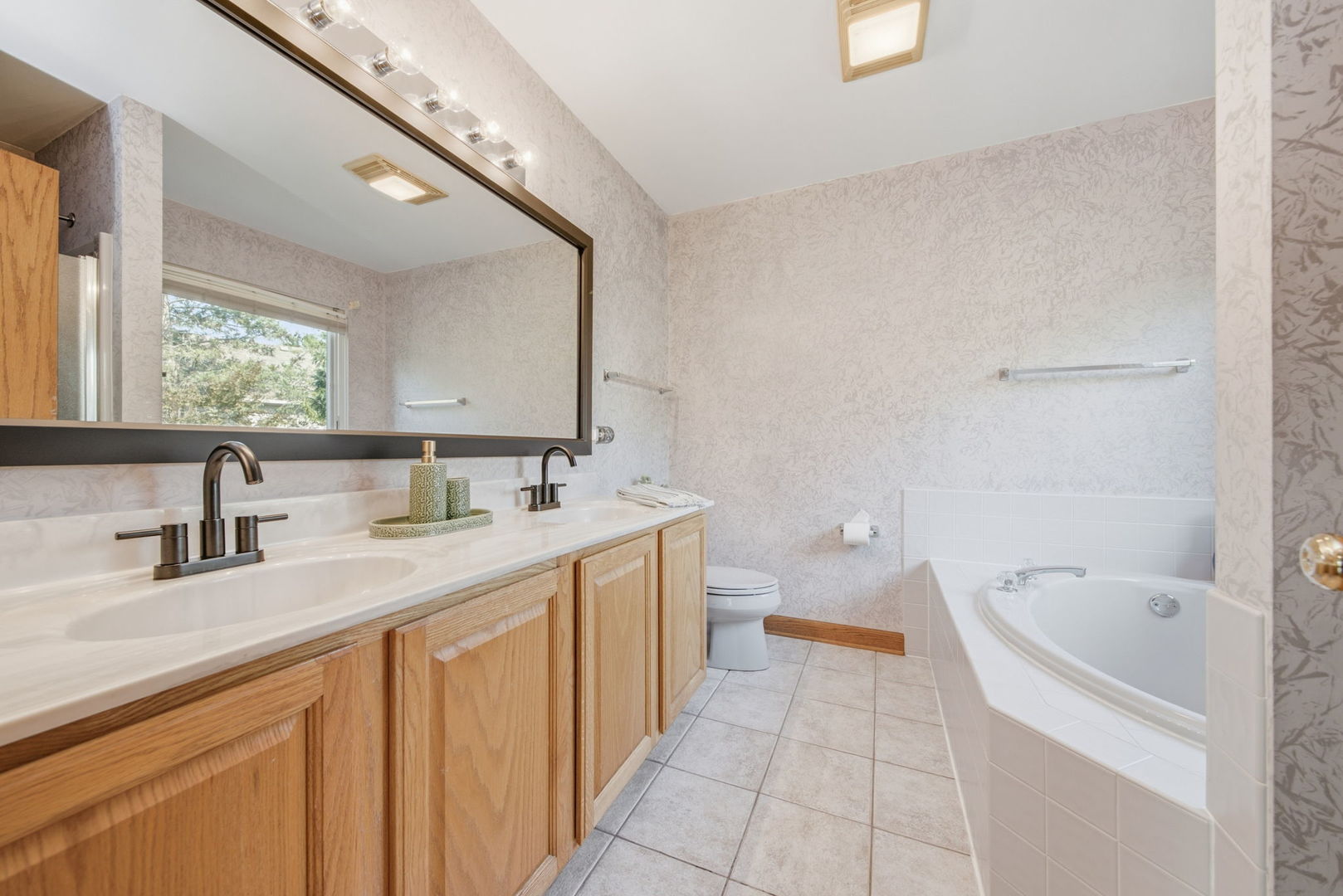 531 Amherst Drive Property Photo 15