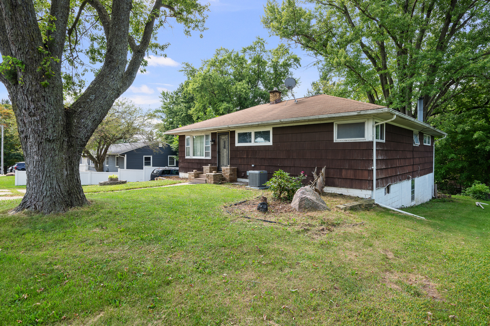 8824 27th Street Property Photo 2