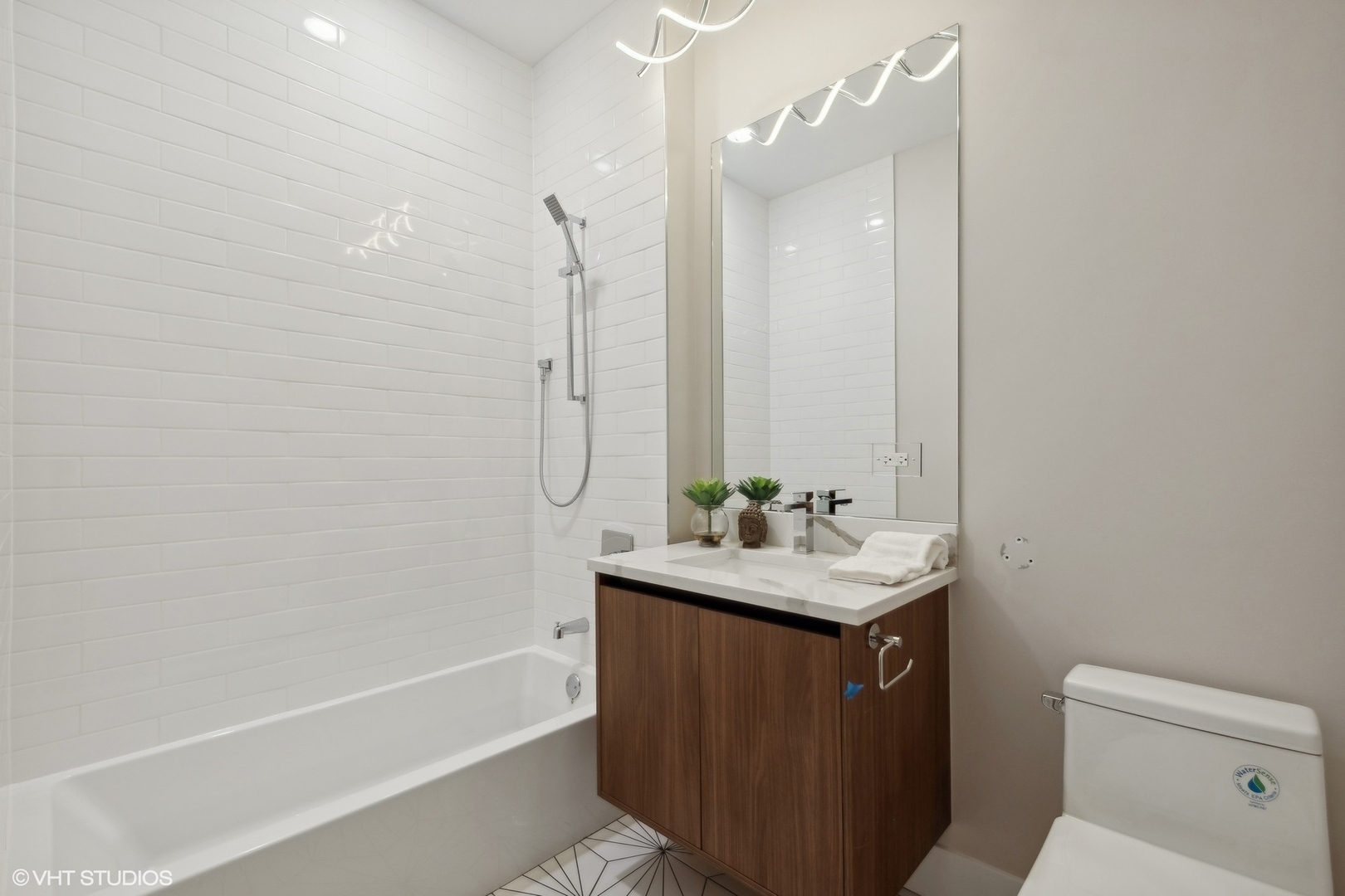 2342 W Adams Street 406 Property Photo 16