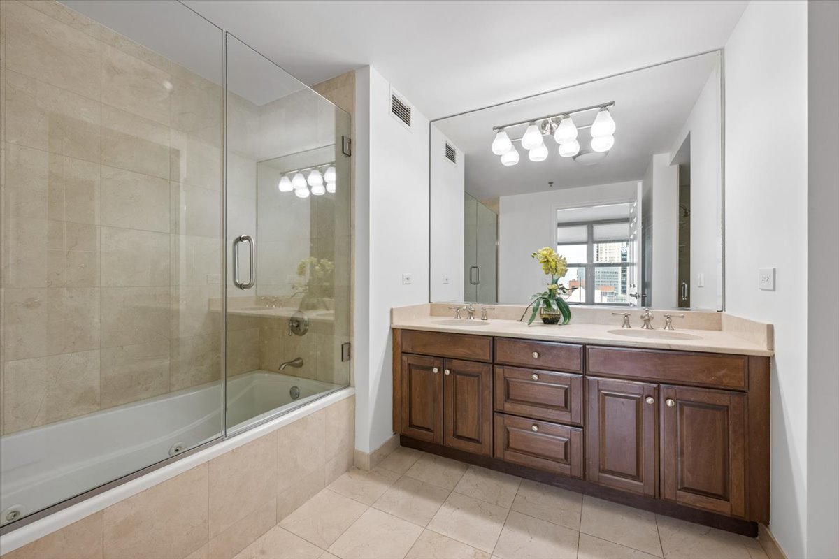 25 E Superior Street 2803 Property Photo 10